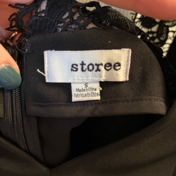 Black Romper, Backless/Lace - Picture 4 of 4